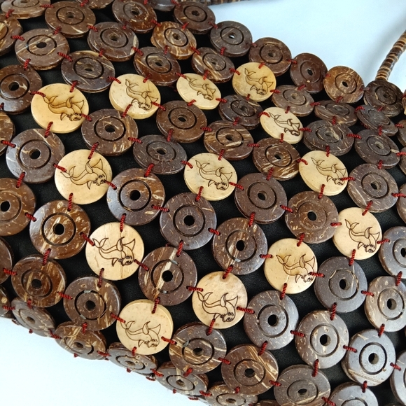 Wooden Womens Hawaiian Handbag. - Picture 7 of 14